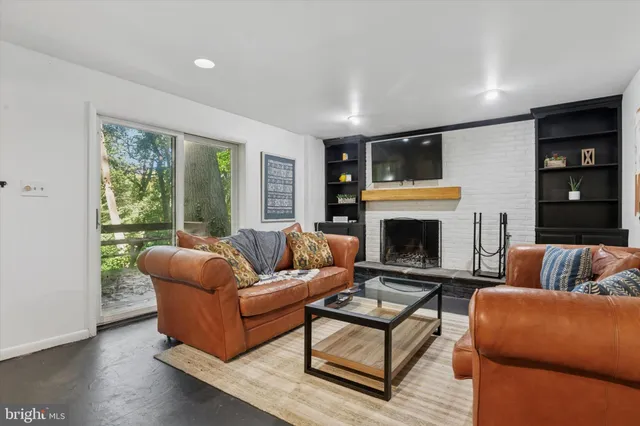 $625,000 | 646 Woodview Drive, Hockessin, DE 19707