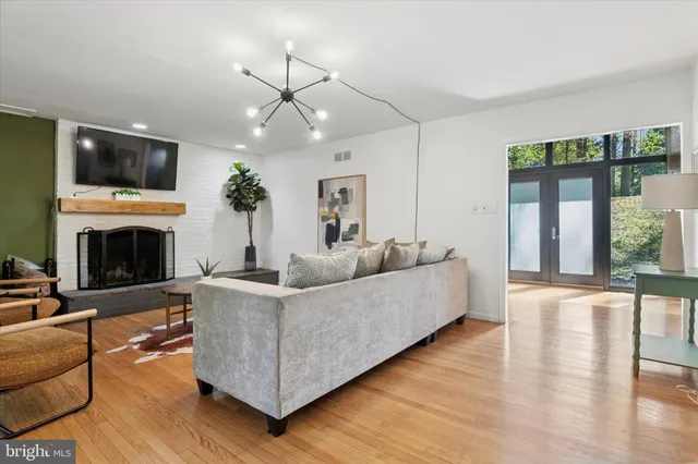 $625,000 | 646 Woodview Drive, Hockessin, DE 19707