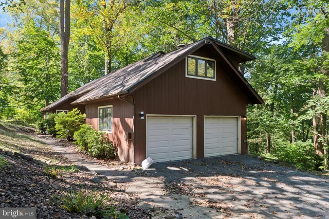 $625,000 | 646 Woodview Drive, Hockessin, DE 19707