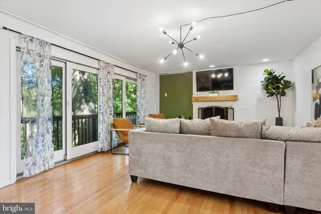 $625,000 | 646 Woodview Drive, Hockessin, DE 19707