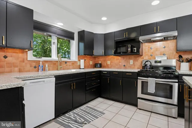 $625,000 | 646 Woodview Drive, Hockessin, DE 19707