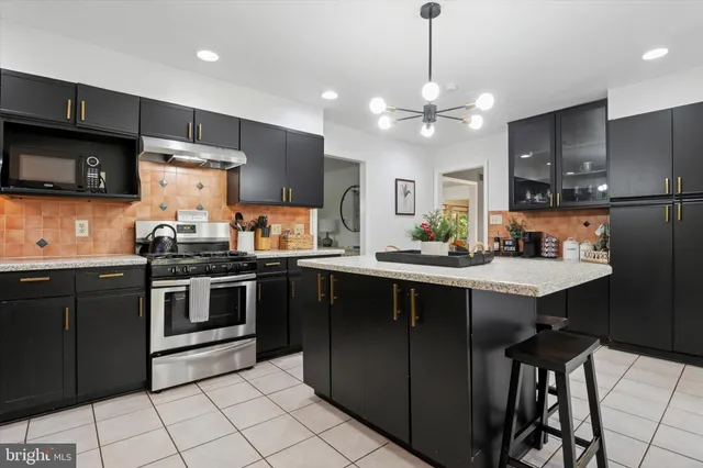 $625,000 | 646 Woodview Drive, Hockessin, DE 19707