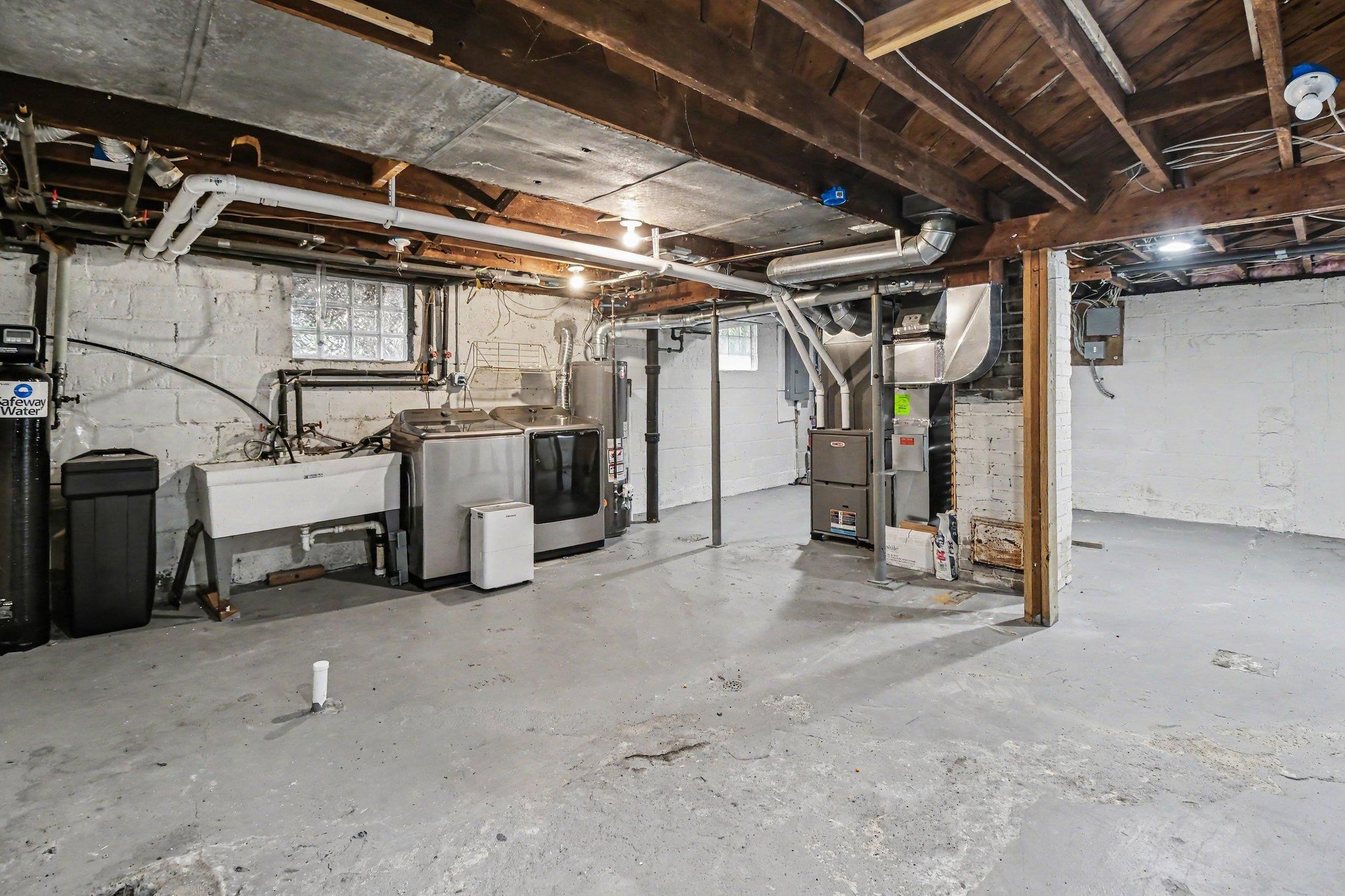 127 Drace Street Rochester, MI 48307 - Photo 13 of 20 50213291-3933ab32-2ebd-4e2f-beec-5a304b4e0459.JPG