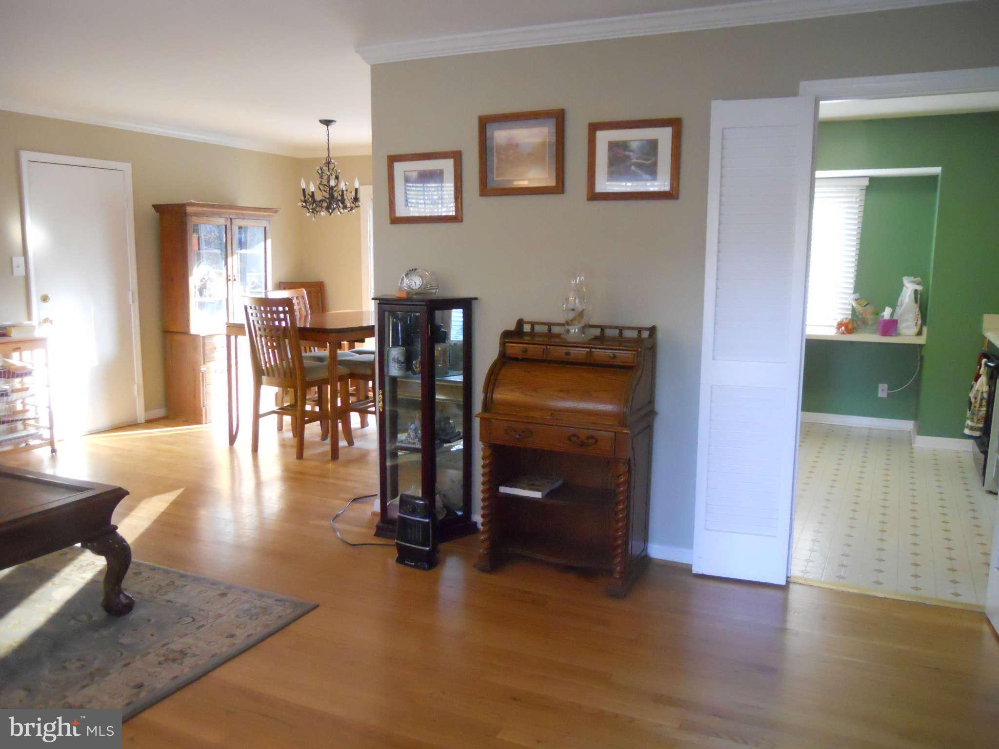 2418 Ivywood Road Reston, VA 20191 - Photo 4 of 16 Living Room
