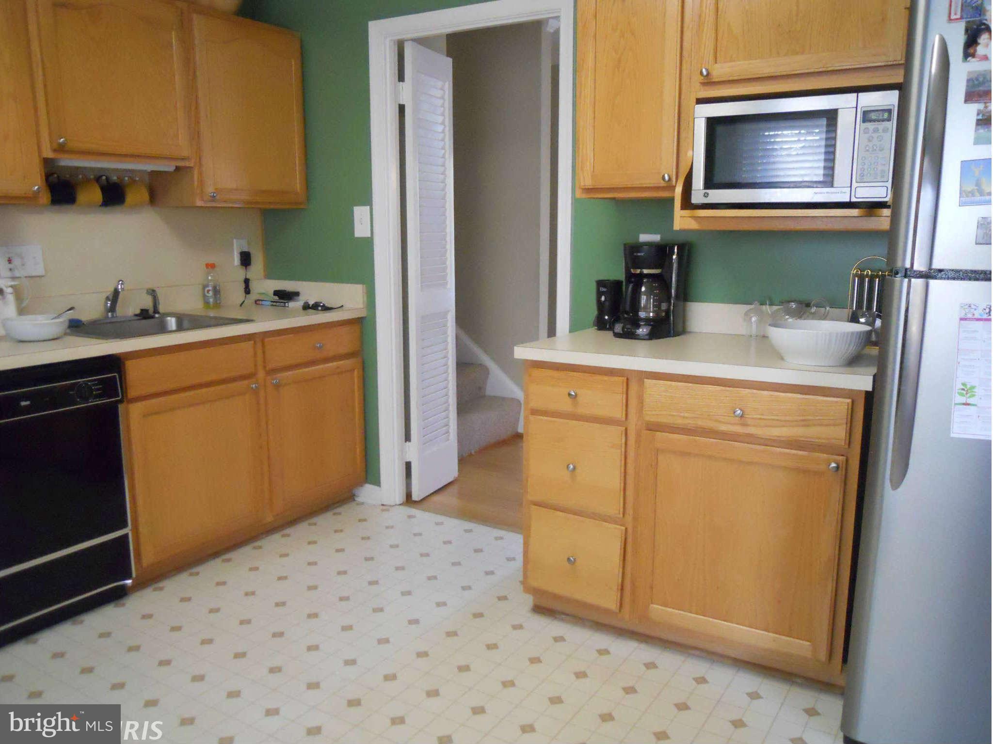 2418 Ivywood Road Reston, VA 20191 - Photo 9 of 16 Kitchen