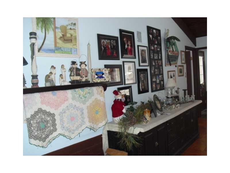 130 Germaine Road Butler, PA 16001 - Photo 6 of 25 Great Room. What a great place to showcase family photos and family heirlooms!
