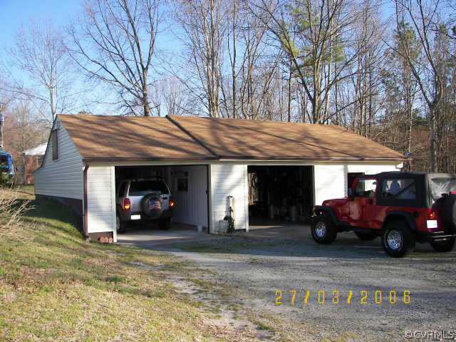 11543 Doswell Road Doswell, VA 23047 - Photo 5 of 8 a view of a car park front of a house