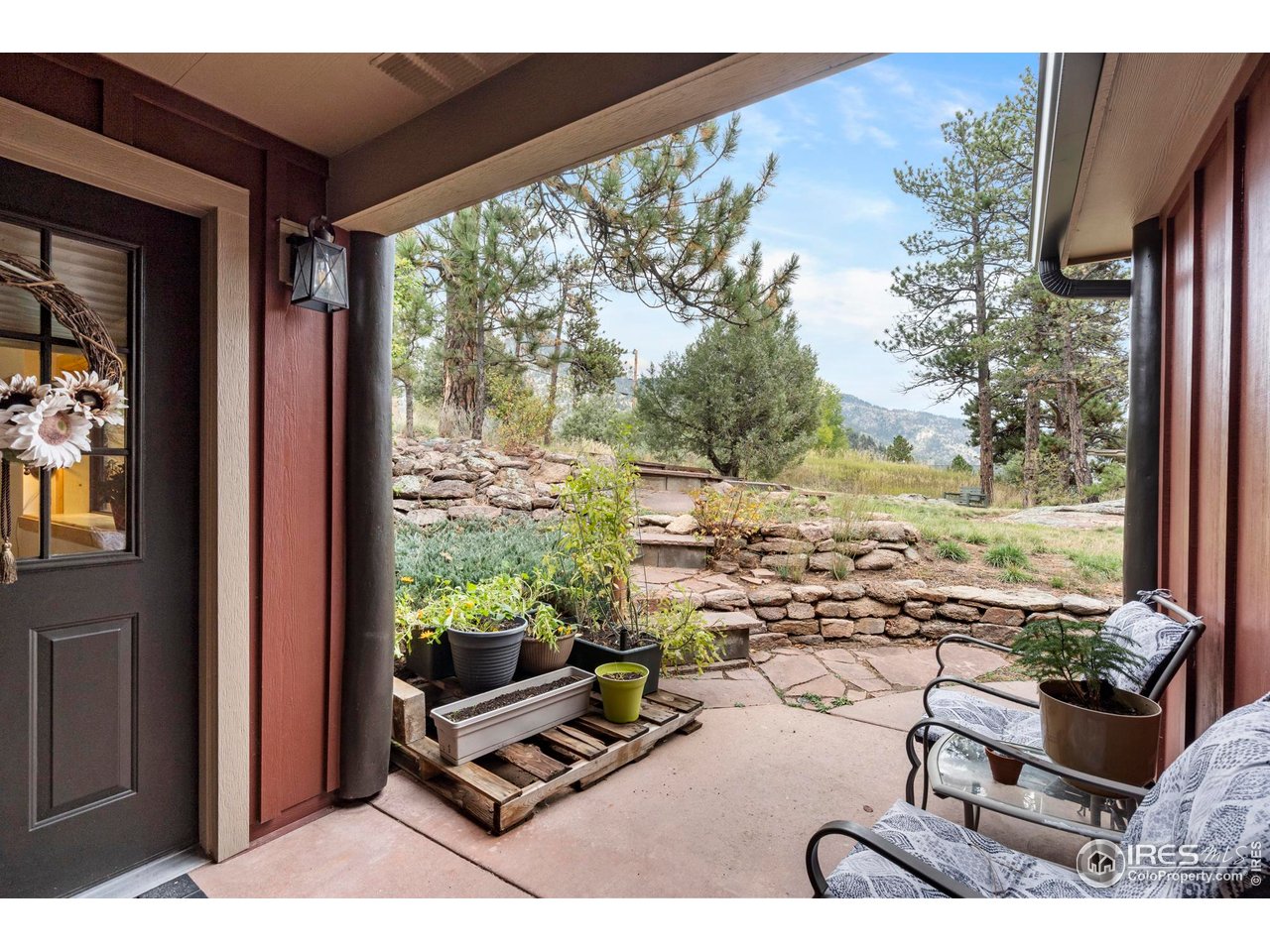 123 Mohawk Road Lyons, CO 80540 - Photo 26 of 38 a living room with patio furniture