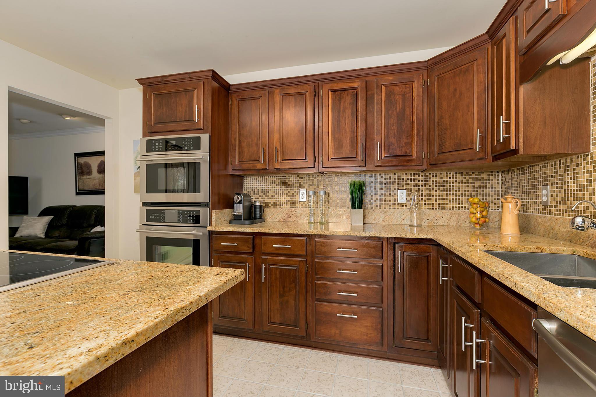 9825 Glen Road Potomac, MD 20854 - Photo 10 of 30 Kitchen