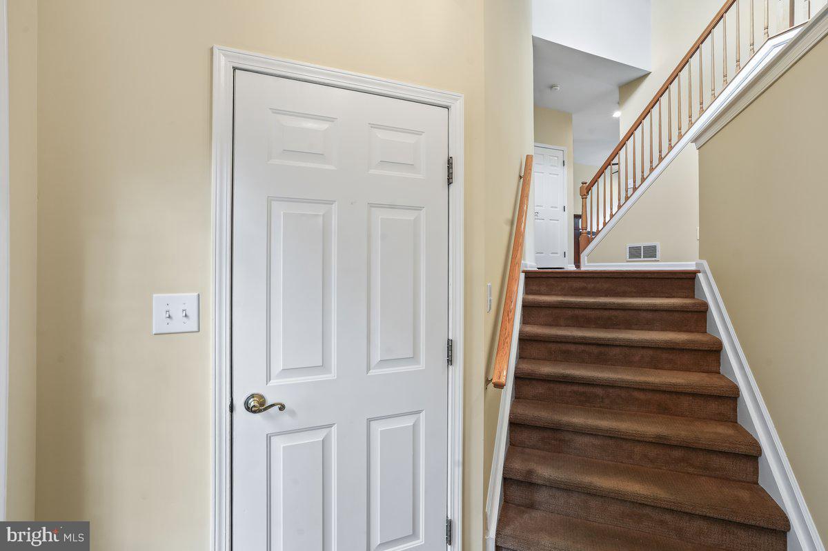 60 Manley Road Pennington, NJ 08534 - Photo 5 of 45