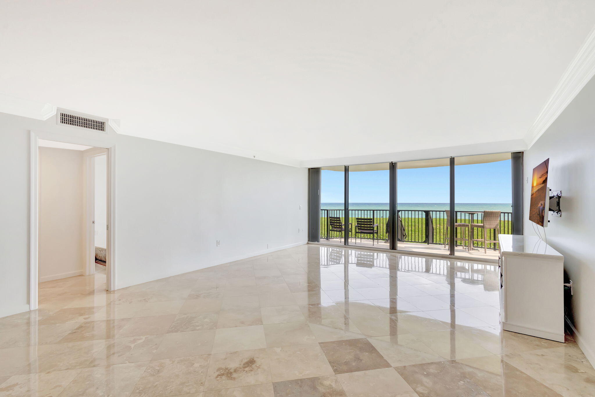 400 South Beach Road, Unit 103 Tequesta, FL 33469 - Photo 11 of 60 Living Room