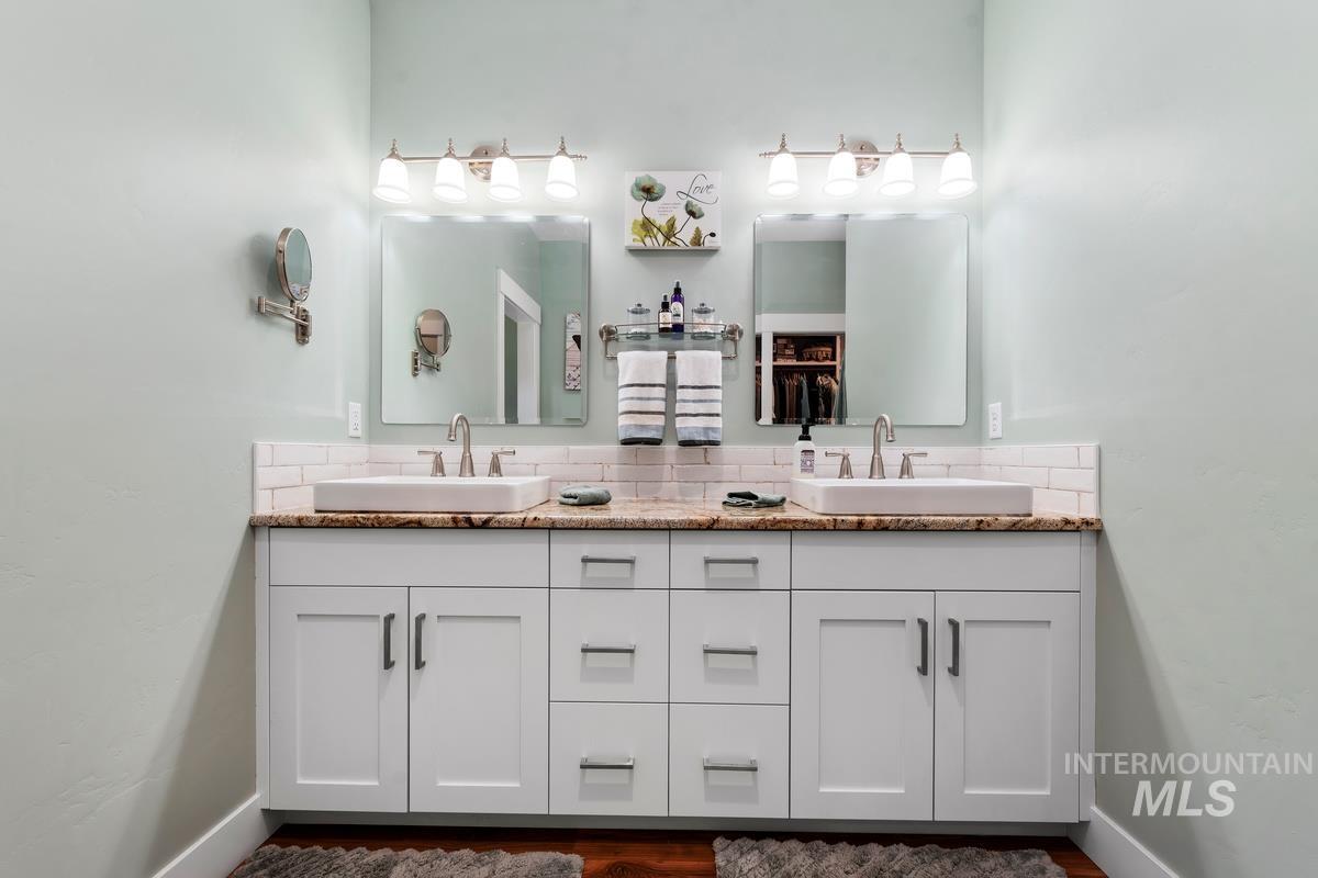 21 Open Road Garden Valley, ID 83622 - Photo 26 of 49 Full bath with double vanity and baseboards