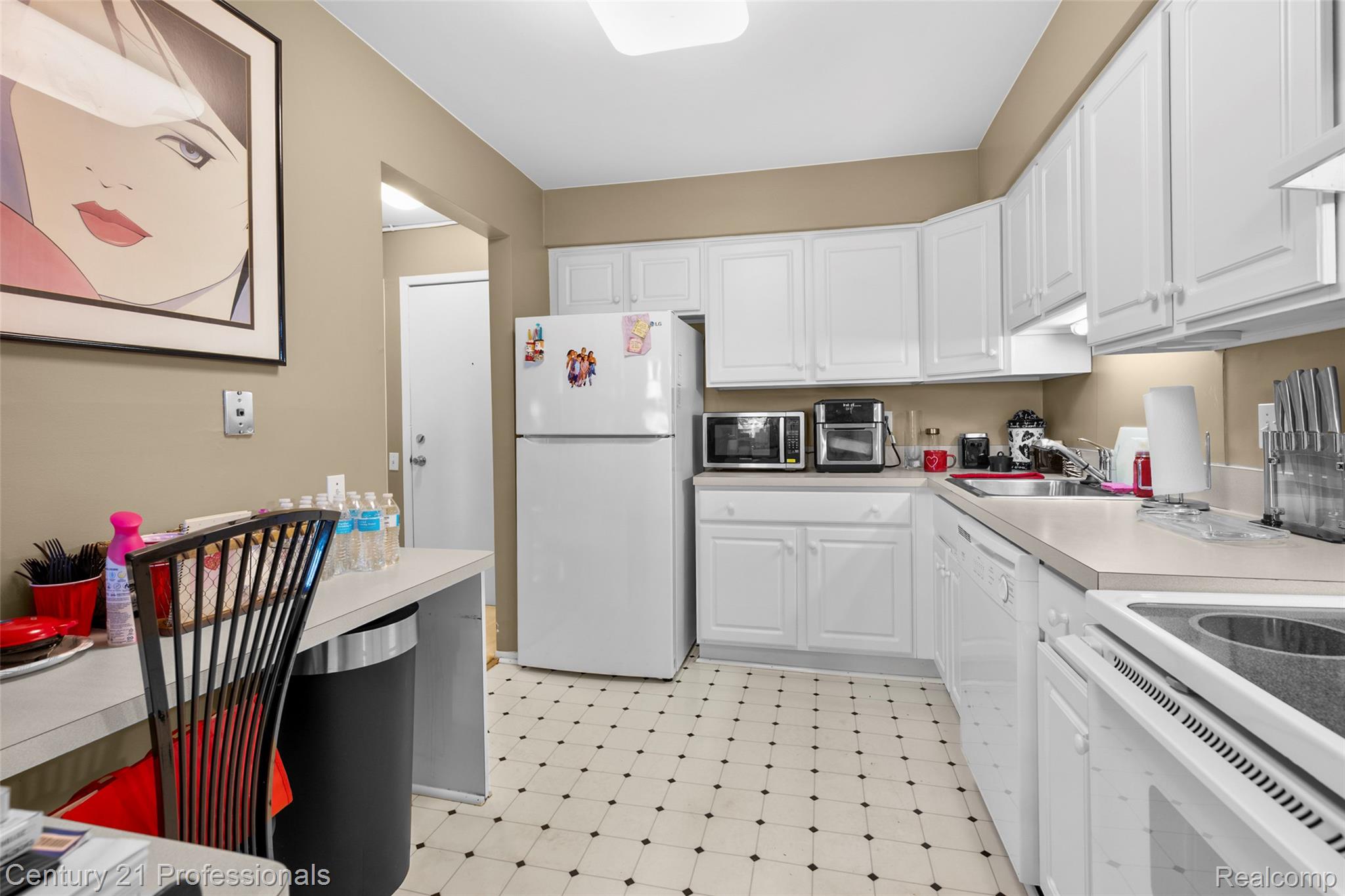 30515 West 14 Mile Road, Unit 26 Farmington, MI 48334 - Photo 13 of 24 DSC_2392.jpg