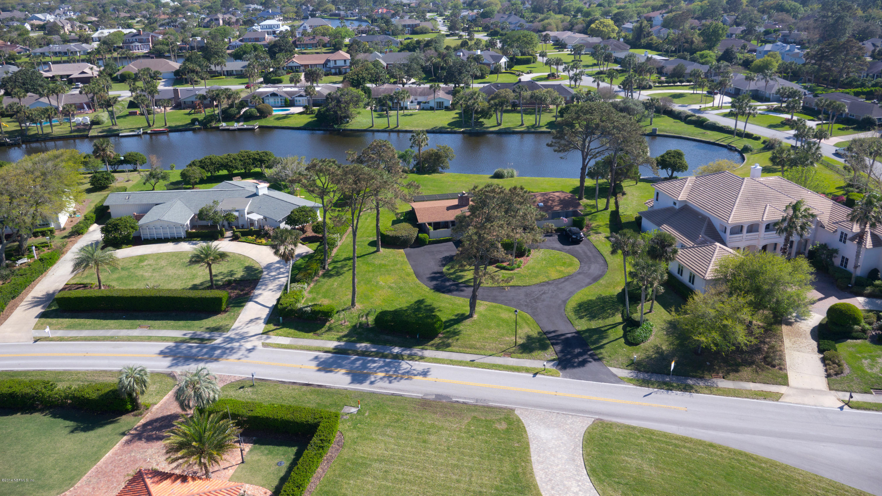 24 Solana Road Ponte Vedra Beach, FL 32082 - Photo 4 of 28 24 Solana Aerial - Front