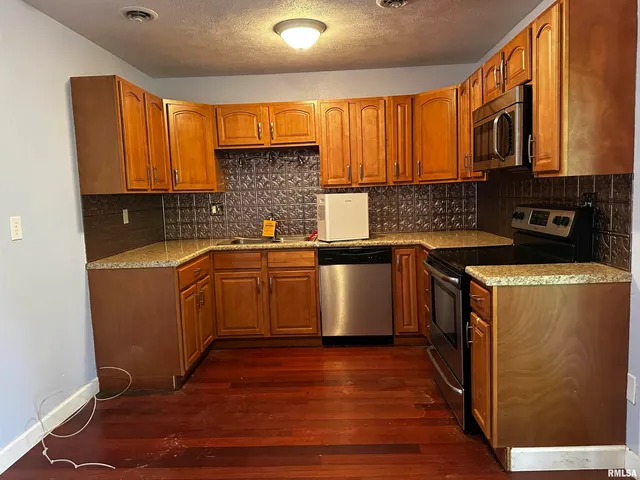 $85,000 | 13253 North Greenbriar Road, Carterville, IL 62918