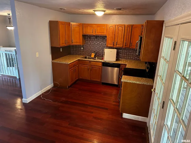 $85,000 | 13253 North Greenbriar Road, Carterville, IL 62918