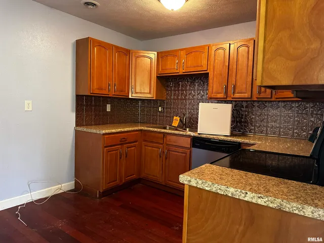 $85,000 | 13253 North Greenbriar Road, Carterville, IL 62918