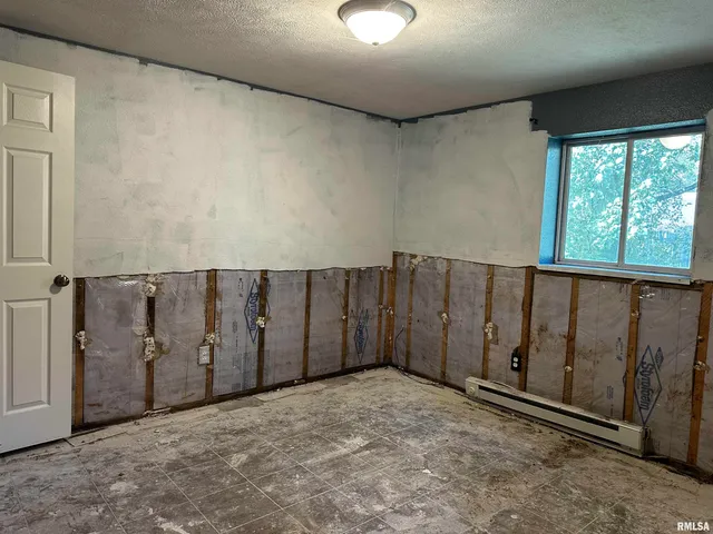 $85,000 | 13253 North Greenbriar Road, Carterville, IL 62918