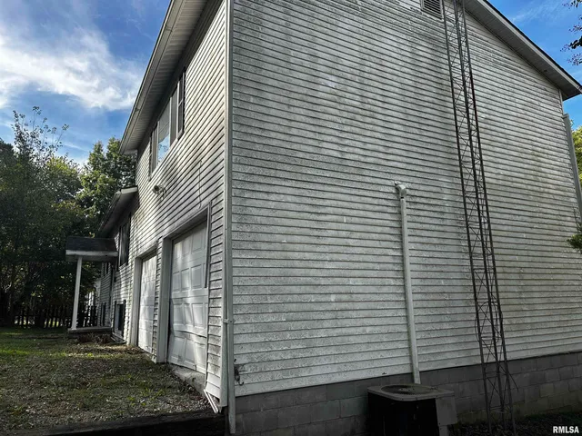 $85,000 | 13253 North Greenbriar Road, Carterville, IL 62918