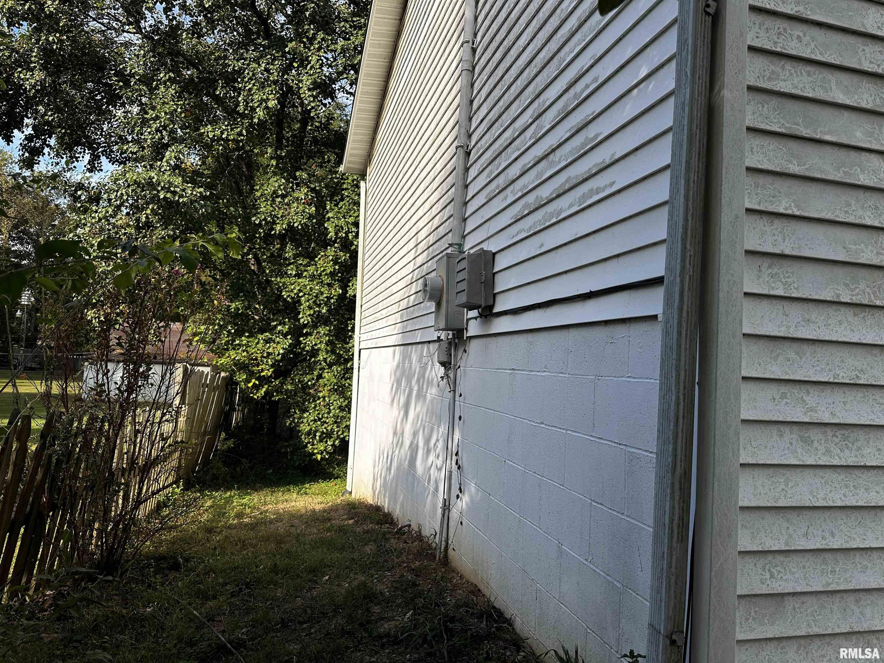 13253 North Greenbriar Road Carterville, IL 62918 - Photo 9 of 29