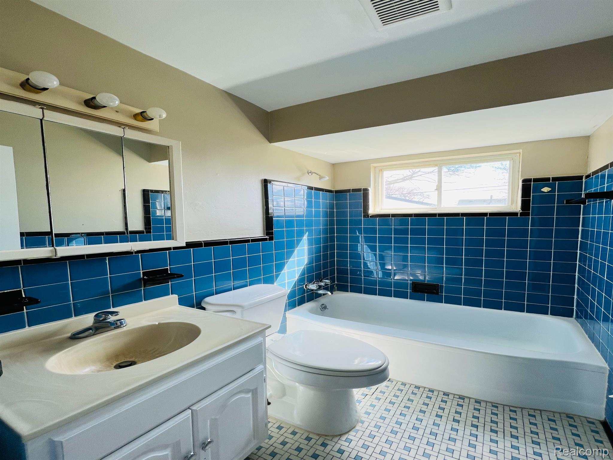 17440 Martin Road Roseville, MI 48066 - Photo 10 of 33 Gallery Image 10