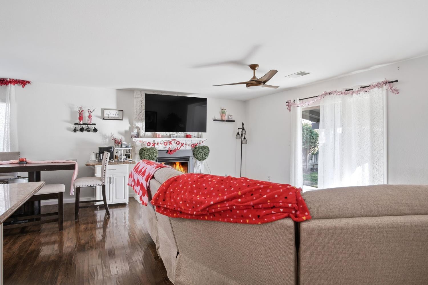 680 Sherri Way Turlock, CA 95382 - Photo 14 of 24 a living room with furniture and a flat screen tv