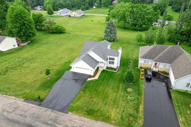 $292,500 | 2108 Lake Summerset Road, Lake Summerset, IL 61019