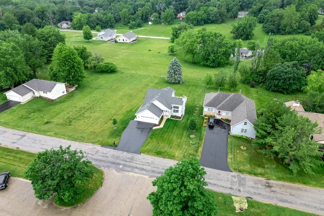 $292,500 | 2108 Lake Summerset Road, Lake Summerset, IL 61019