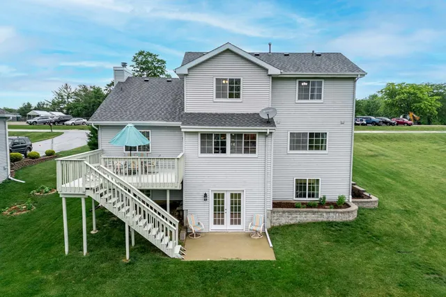 $292,500 | 2108 Lake Summerset Road, Lake Summerset, IL 61019