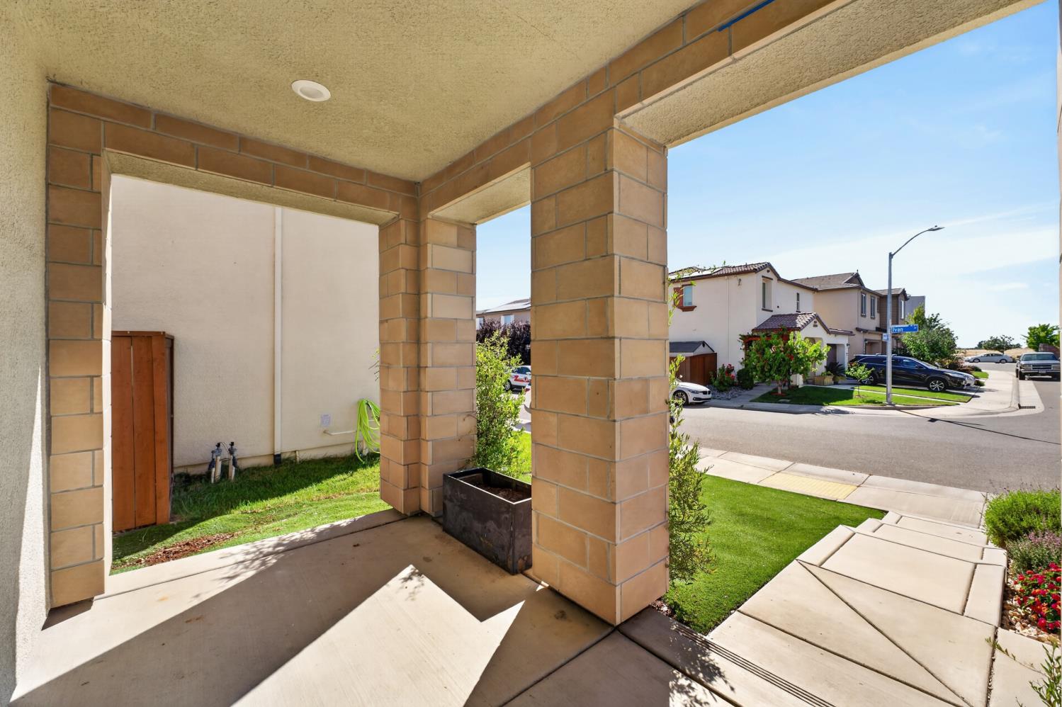 3863 Ivan Way Rancho Cordova, CA 95742 - Photo 5 of 54