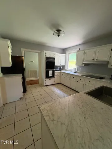 $249,000 | 313 Northeast Centre Avenue Avenue, Coeburn, VA 24230