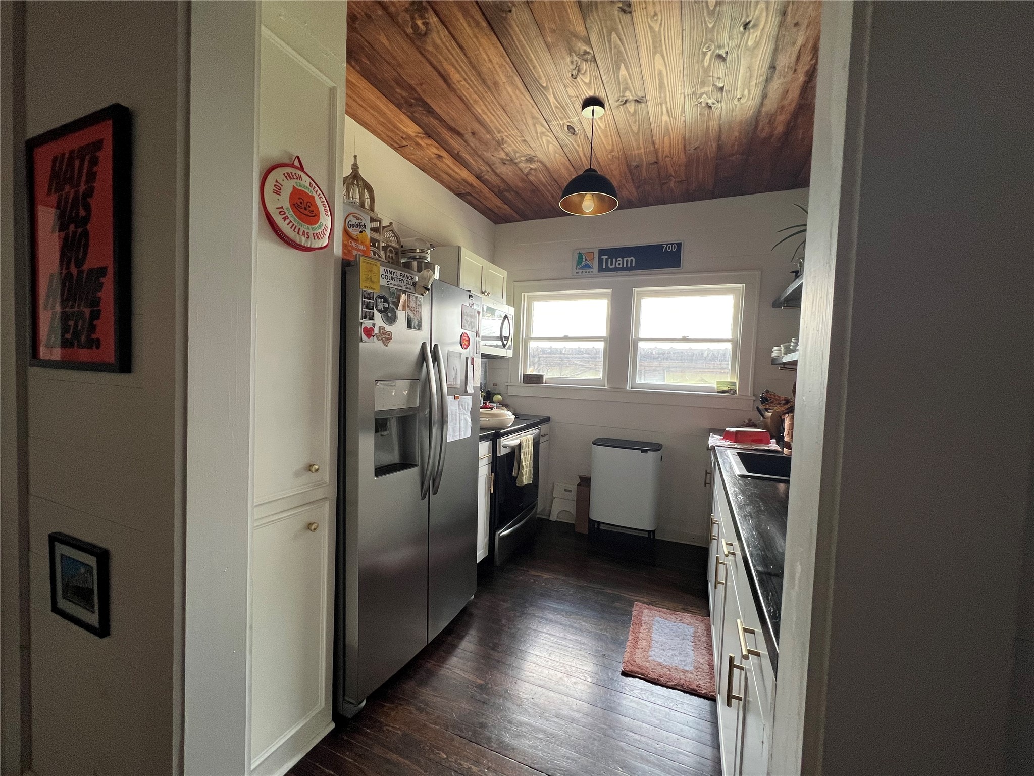 429 Hawthorne Street Houston, TX 77006 - Photo 11 of 35 a kitchen with a refrigerator a sink and dishwasher