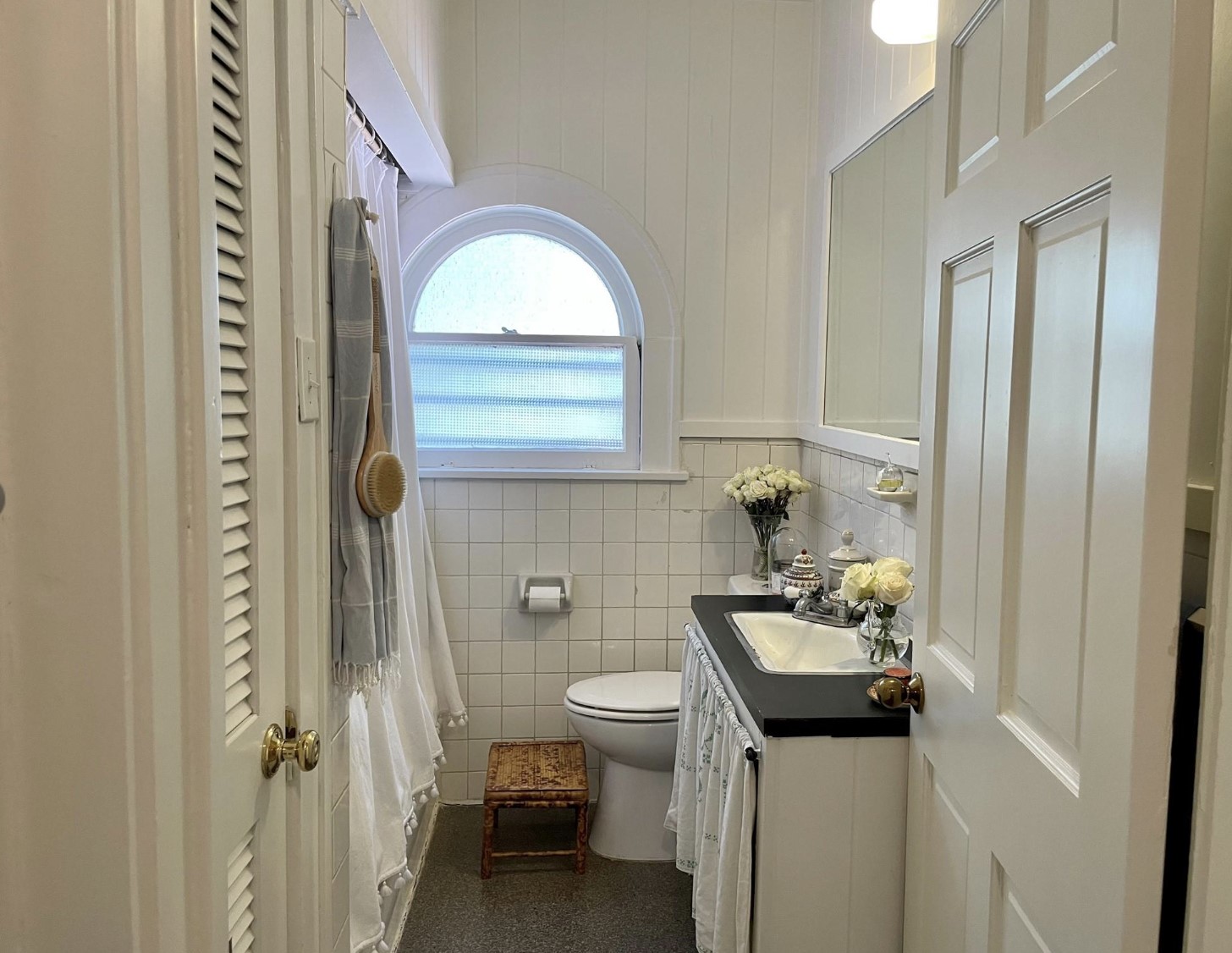 429 Hawthorne Street Houston, TX 77006 - Photo 15 of 35 a bathroom with a toilet sink and mirror