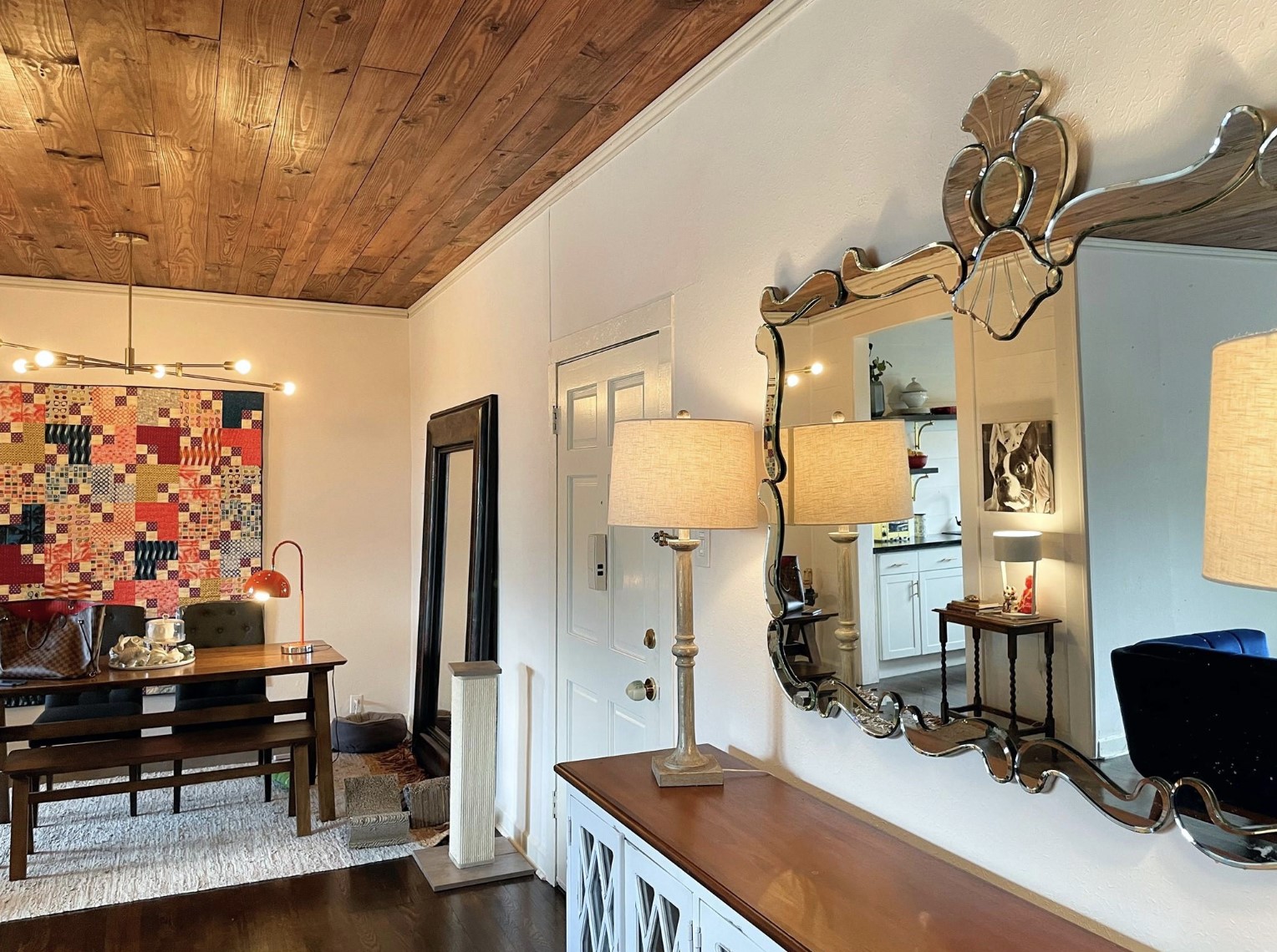 429 Hawthorne Street Houston, TX 77006 - Photo 2 of 35 a room with gym equipment and equipment