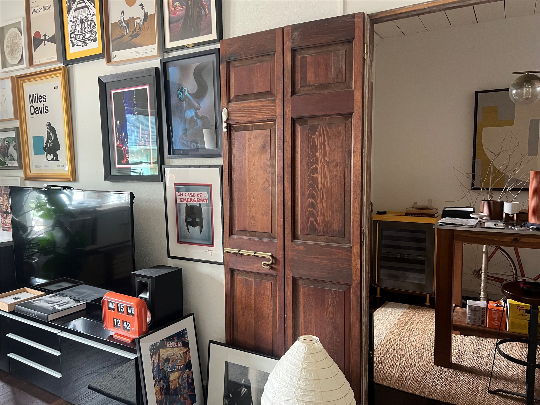 429 Hawthorne Street Houston, TX 77006 - Photo 30 of 35 a living room with furniture