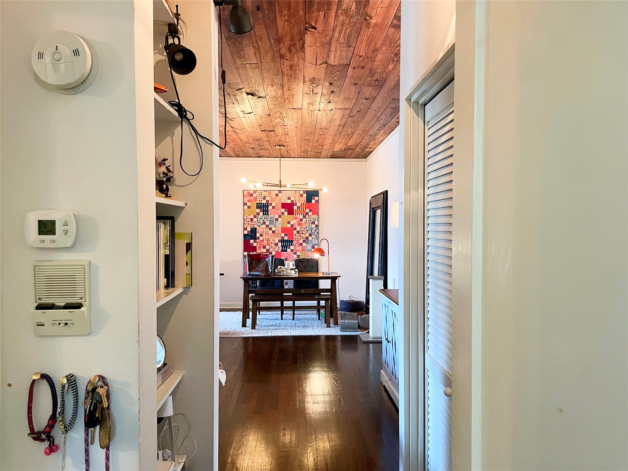429 Hawthorne Street Houston, TX 77006 - Photo 5 of 35 a view of entryway and hall