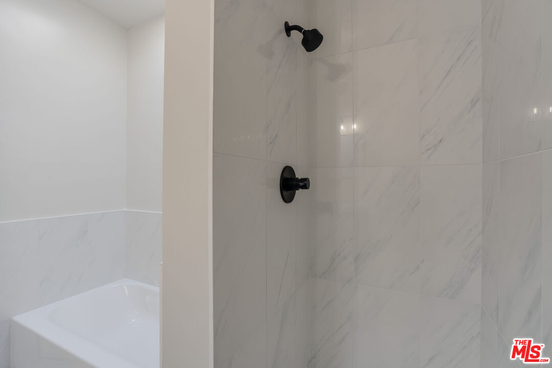 1813 9th Street, Unit 4 Santa Monica, CA 90404 - Photo 12 of 15 a bathroom with a shower