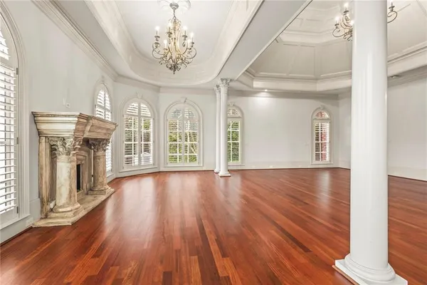 a view of an entryway with a livingroom