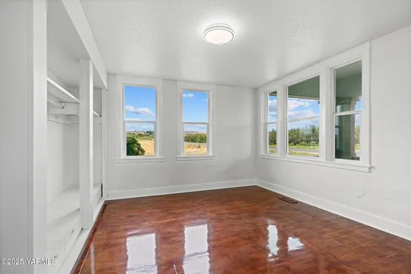 $525,000 | 650 White Road, Zillah, WA 98953