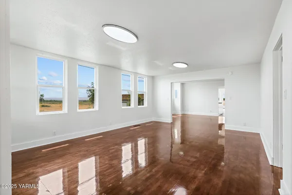 $525,000 | 650 White Road, Zillah, WA 98953