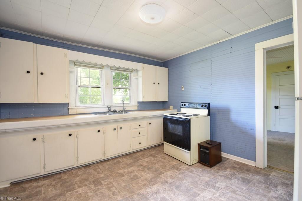 1109 Mountain View Road King, NC 27021 - Photo 3 of 26