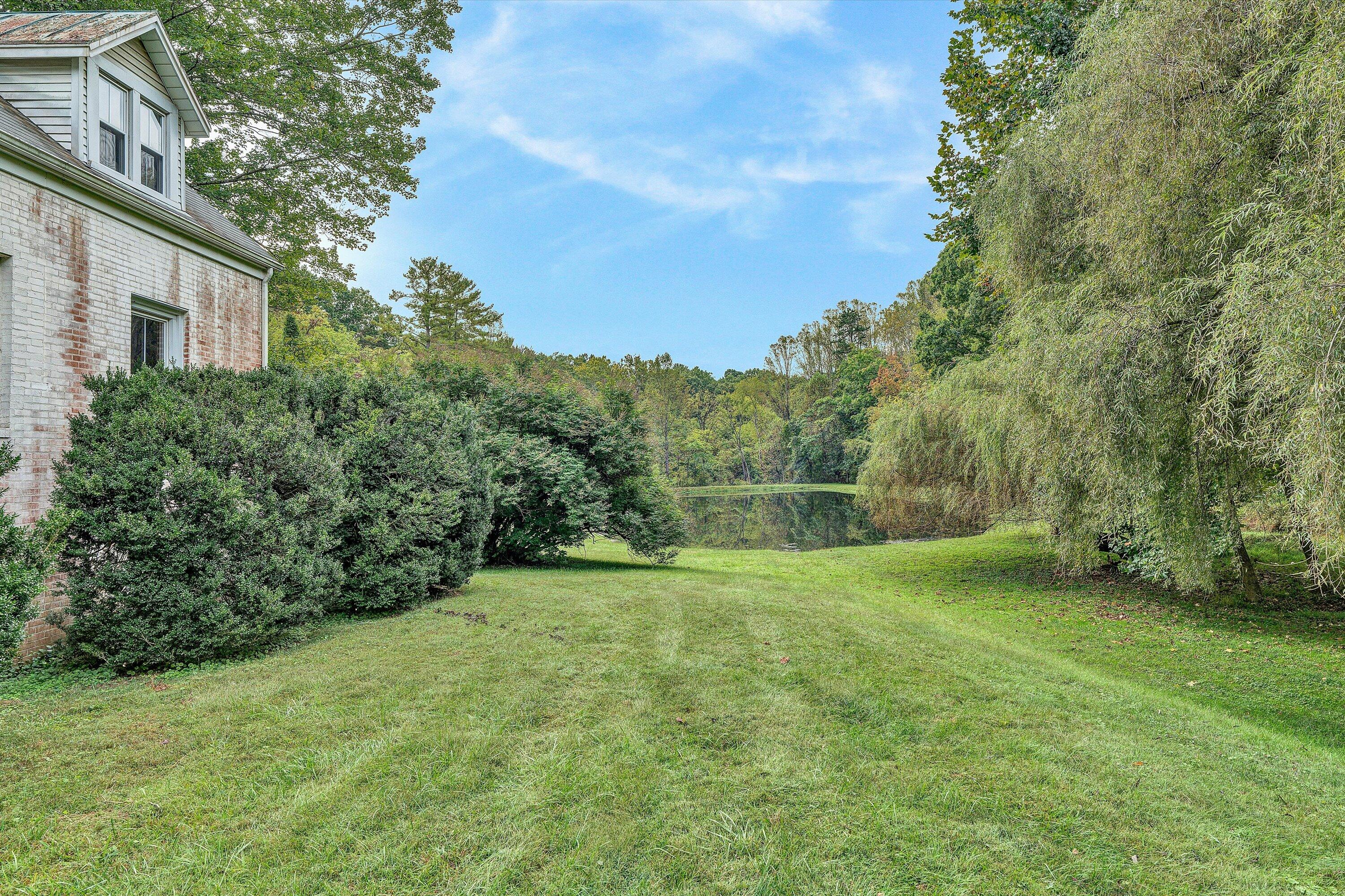 400 Walnut Road Salem, VA 24153 - Photo 70 of 97 a view of an outdoor space and a yard