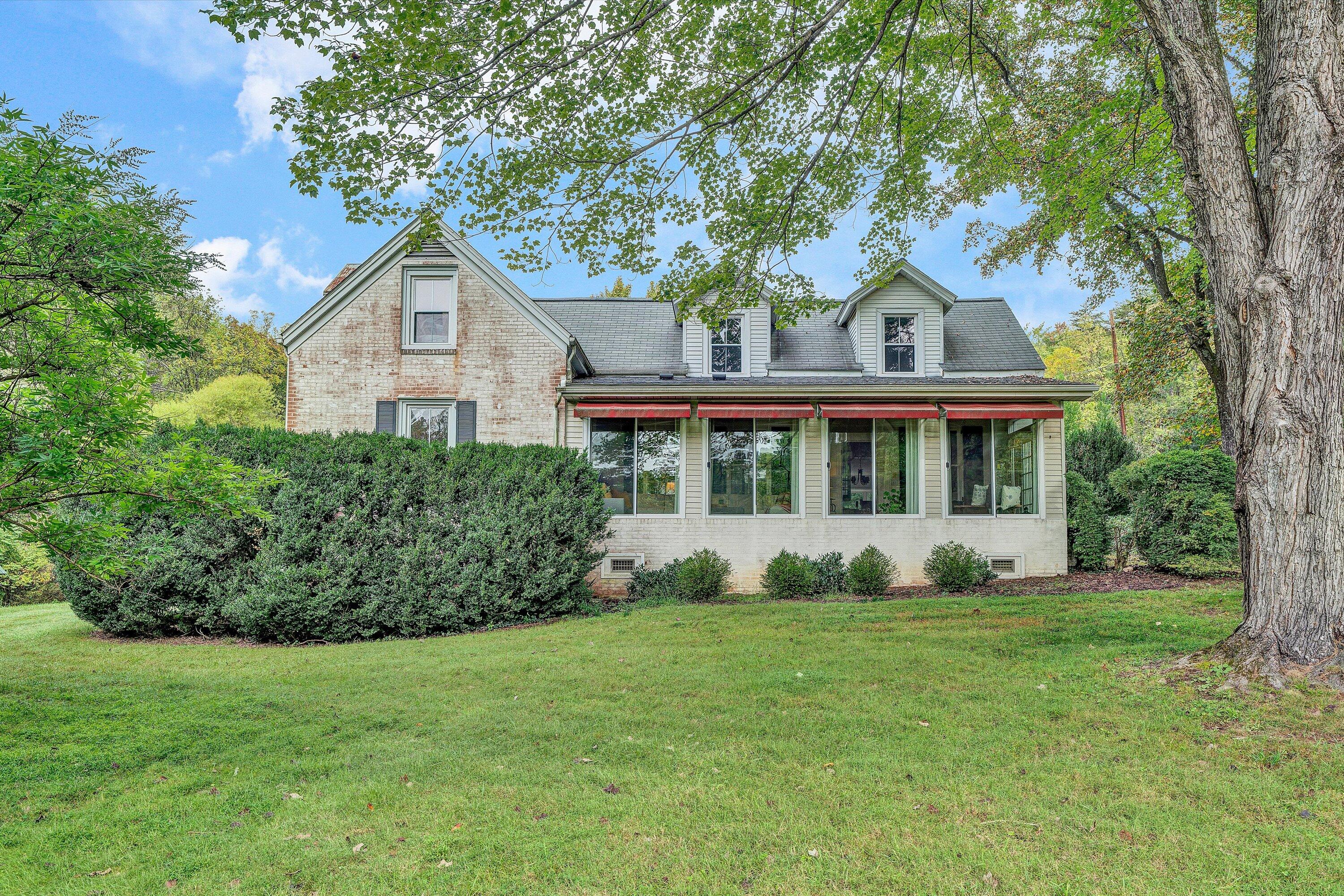 400 Walnut Road Salem, VA 24153 - Photo 7 of 97 a front view of a house with a yard