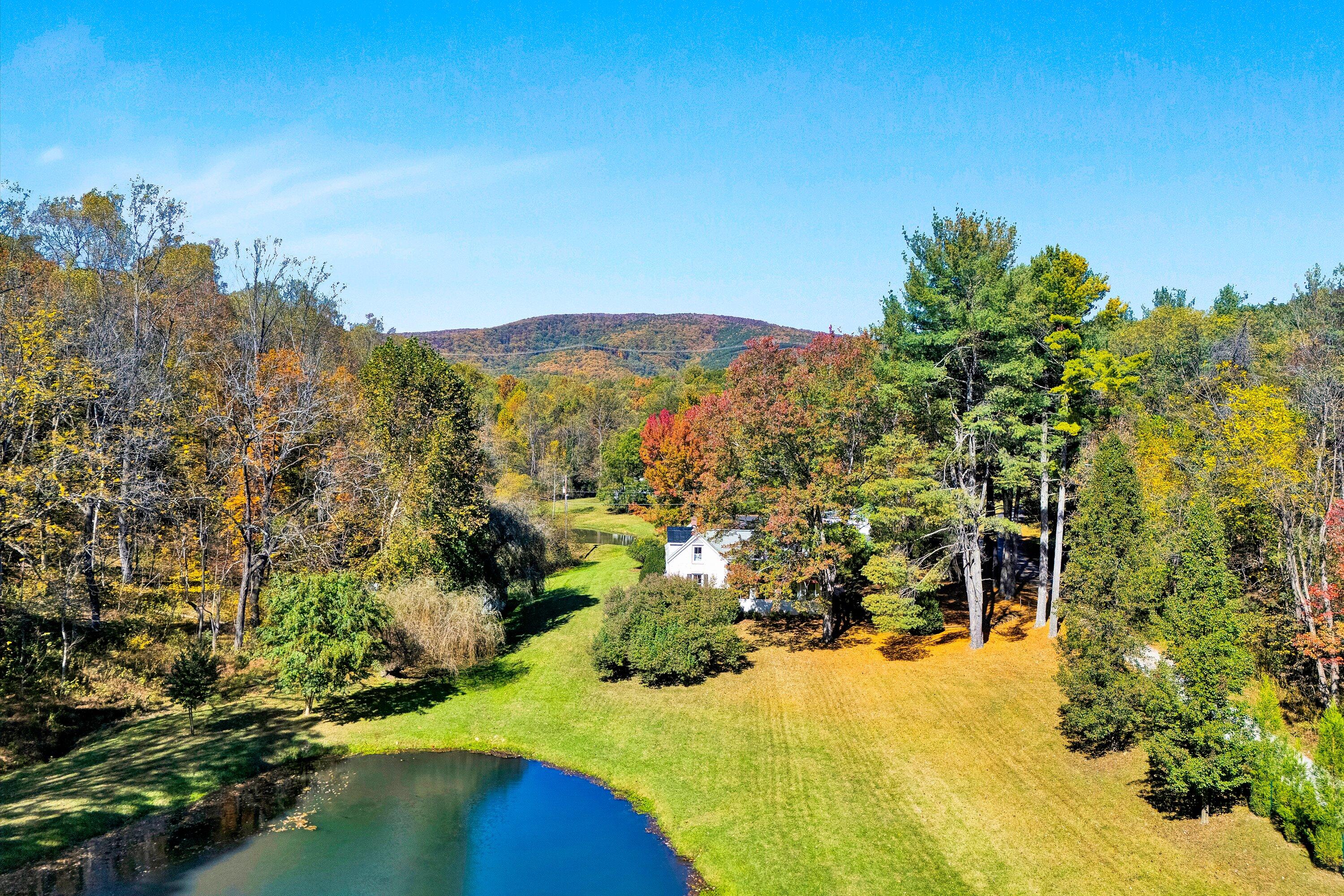 400 Walnut Road Salem, VA 24153 - Photo 90 of 97 a view of an outdoor space and a yard