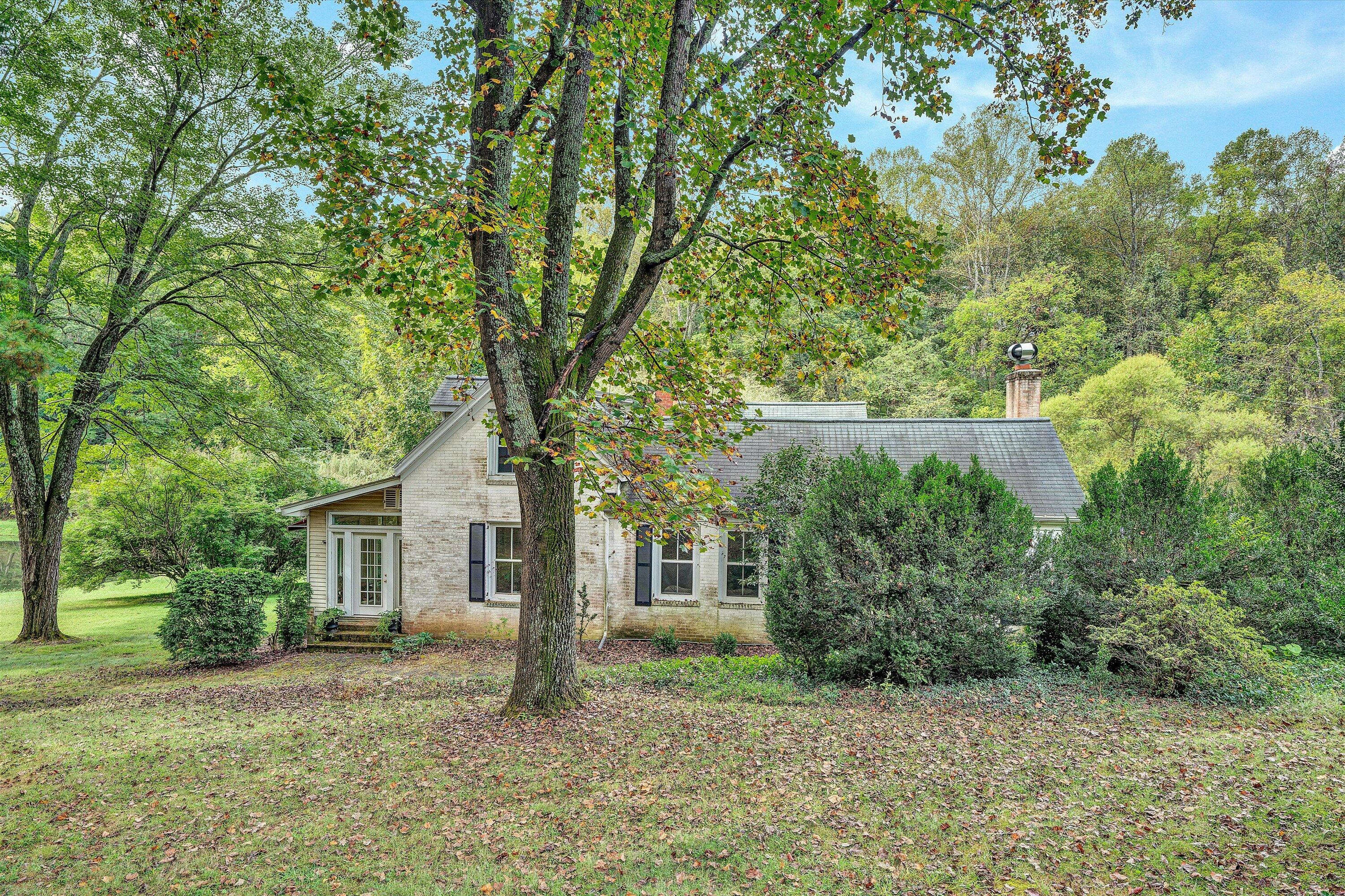 400 Walnut Road Salem, VA 24153 - Photo 9 of 97 07-DSC00208