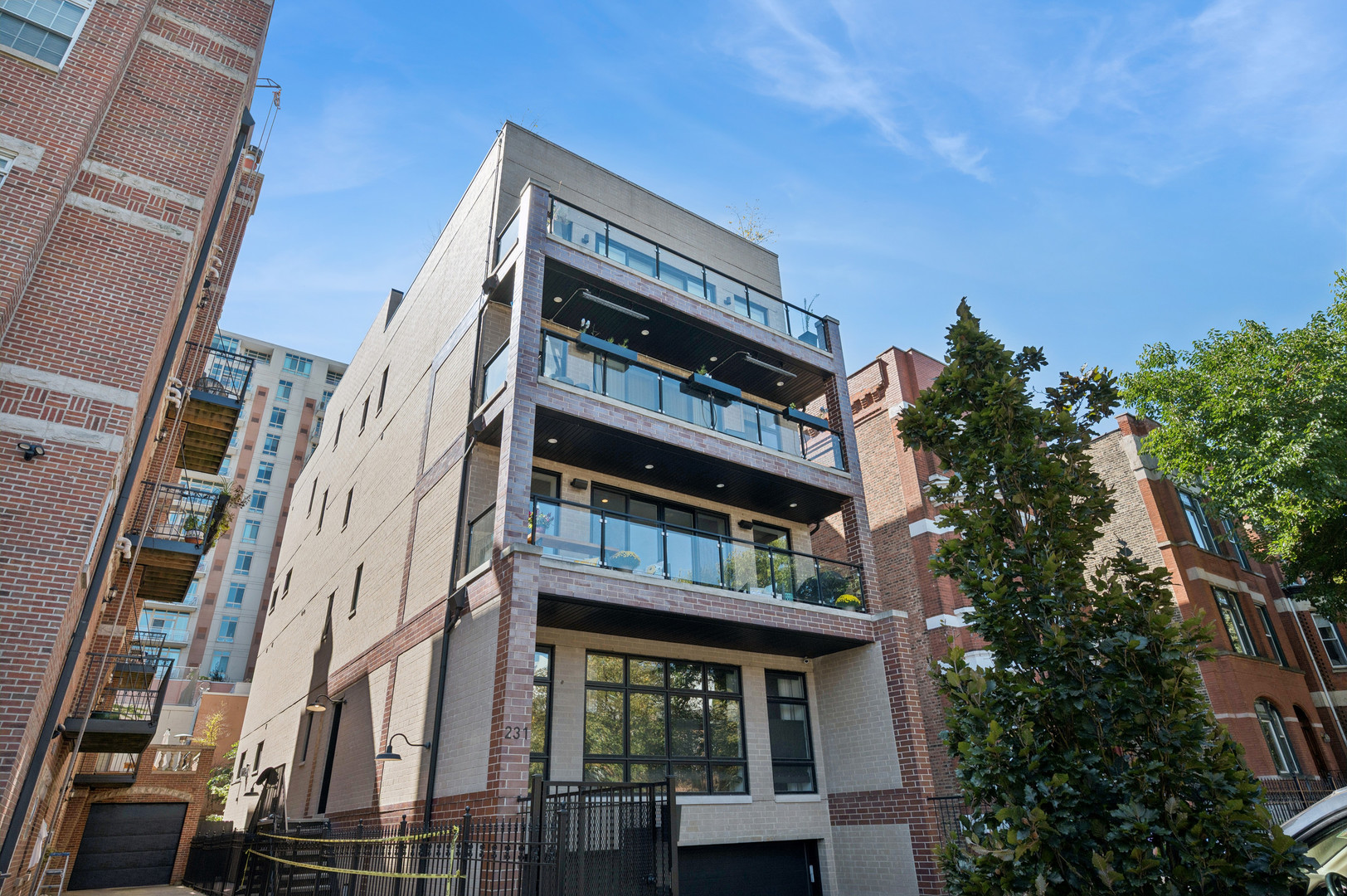 231 West Scott Street, Unit 2 Chicago, IL 60610 - Photo 27 of 33 a front view of a multi story building