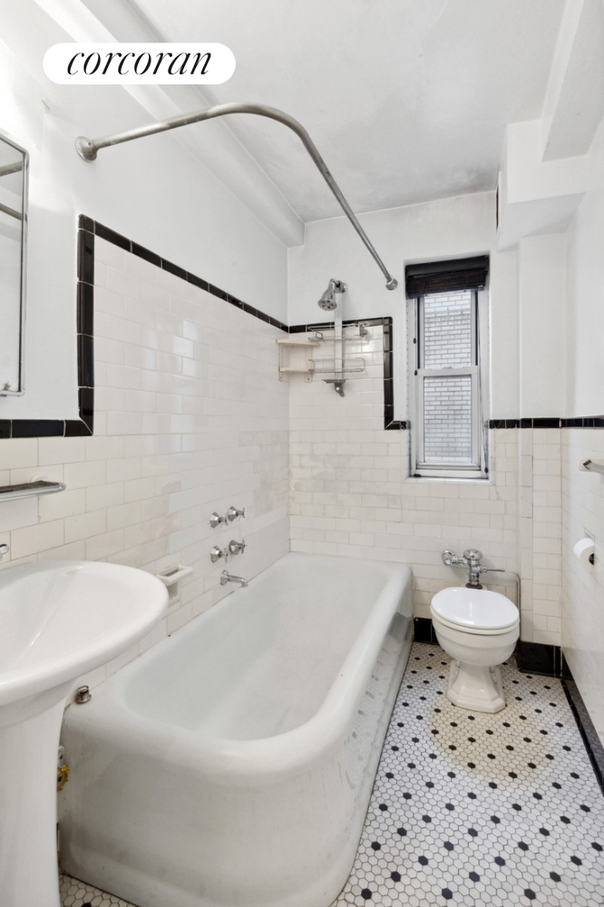 227 East 57th Street, Unit 16G Manhattan, NY 10022 - Photo 6 of 9