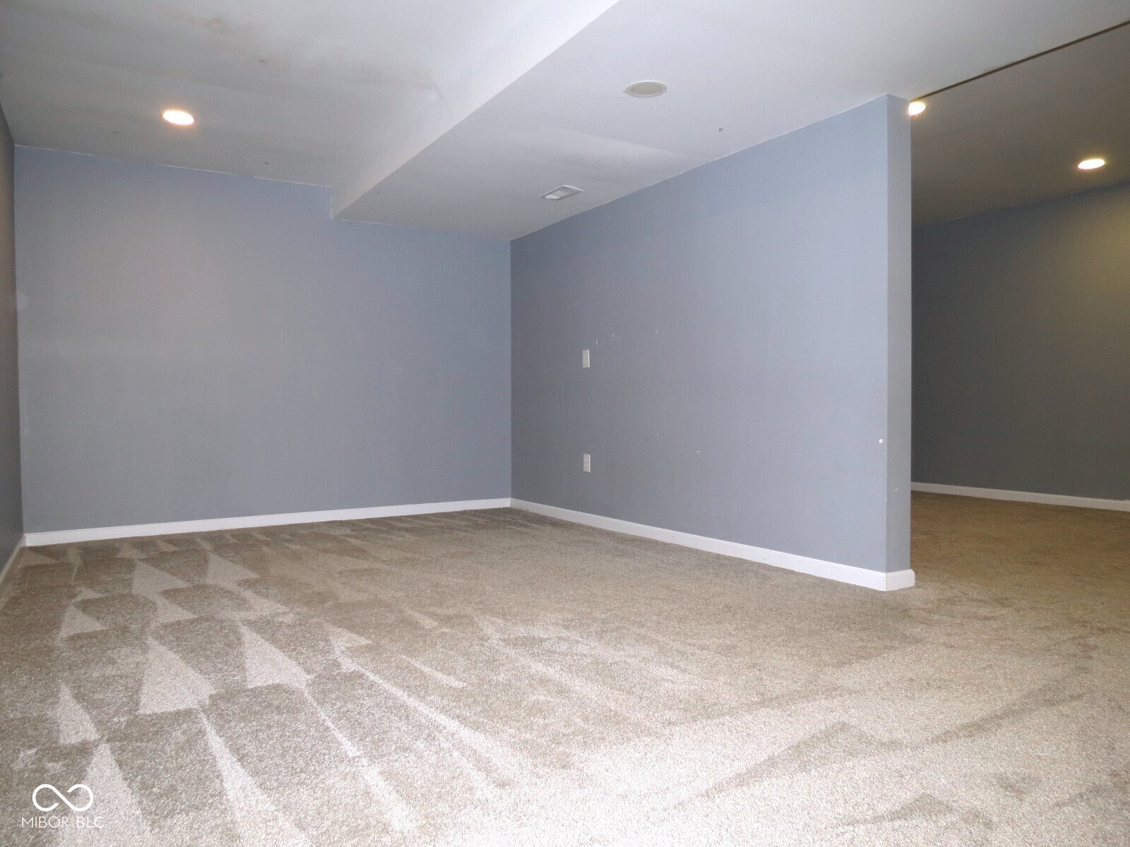906 Hummingbird Lane Columbus, IN 47203 - Photo 35 of 43