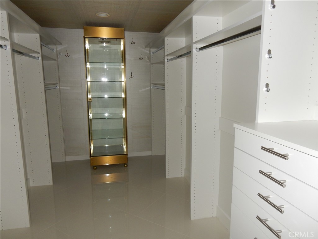 900 Island Drive, Unit 705 Rancho Mirage, CA 92270 - Photo 10 of 25 a bathroom with a shower