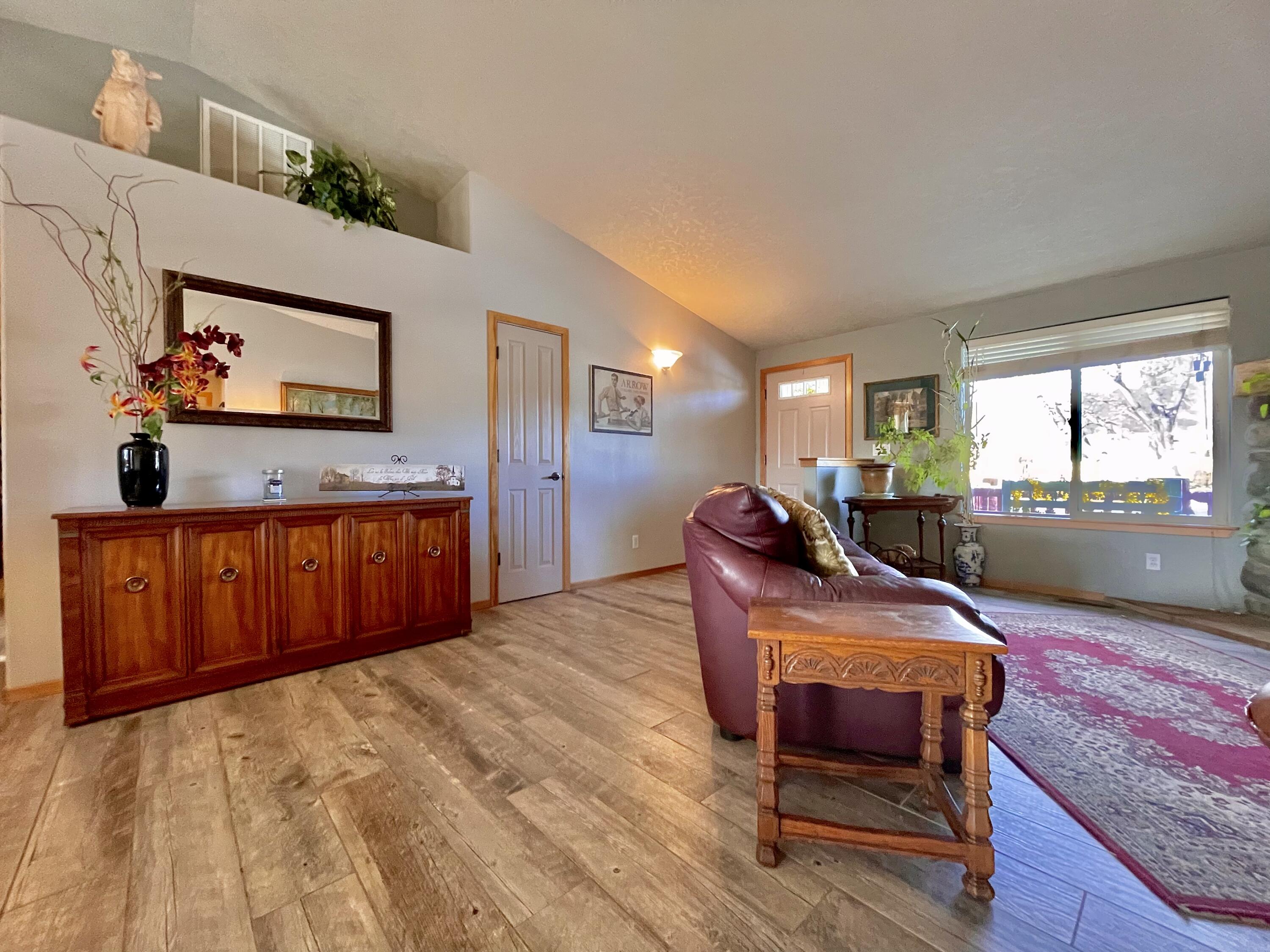 20546 Prospector Loop Bend, OR 97702 - Photo 6 of 23 92ADC67B-AA78-45F2-928F-15906B170A4E
